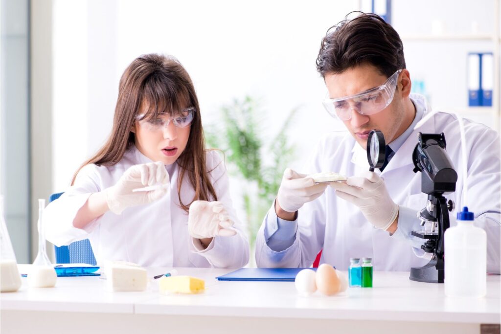 Laboratorijska delavca testirata vpliv prehrane na pacienta