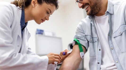 Prikaz odvzema krvi za laboratorijske preiskavw